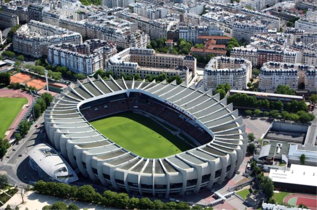 Fransa\'da PSG Stadının Yakınlarında Bomba Yapımında Kullanılan Malzemeler Bulundu