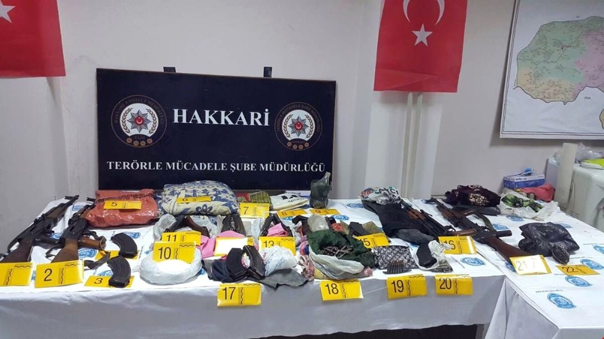 Hakkari\'de Silah ve Mühimmat Ele Geçirildi