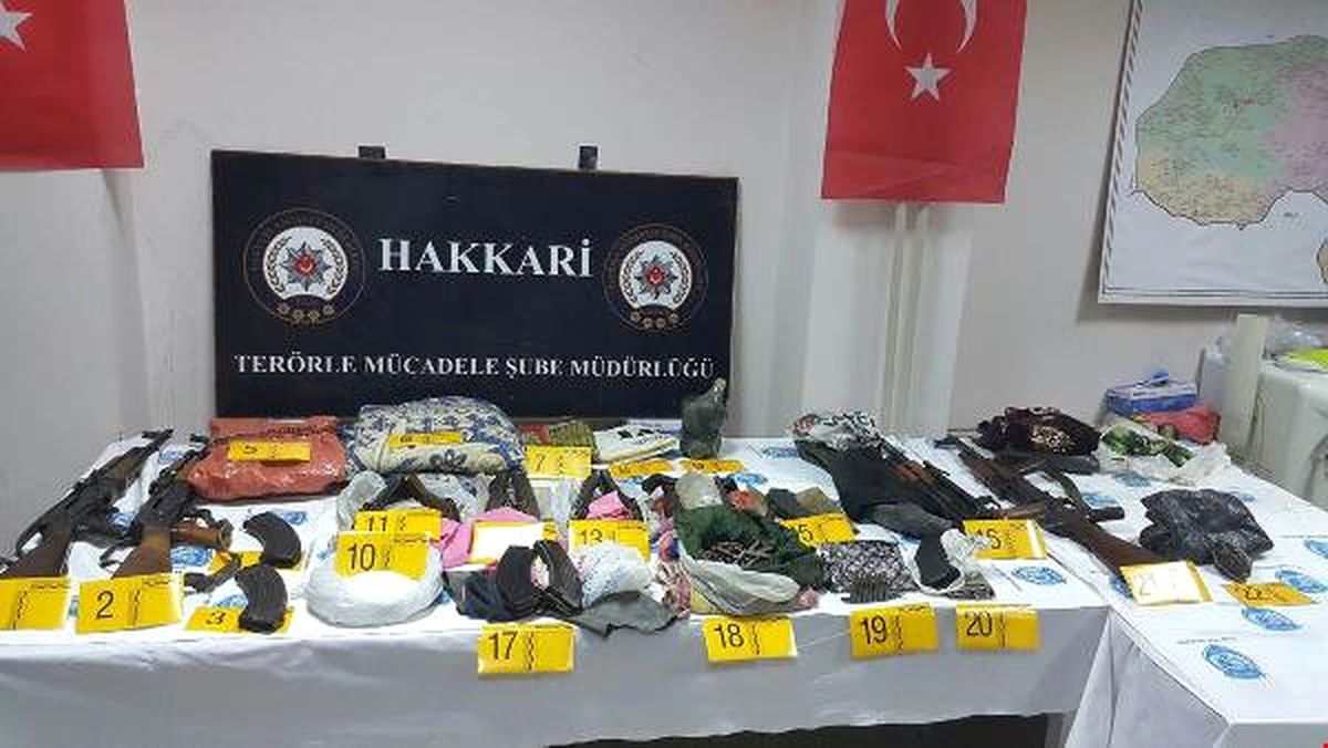 Hakkari\'de Silah ve Mühimmat Ele Geçirildi