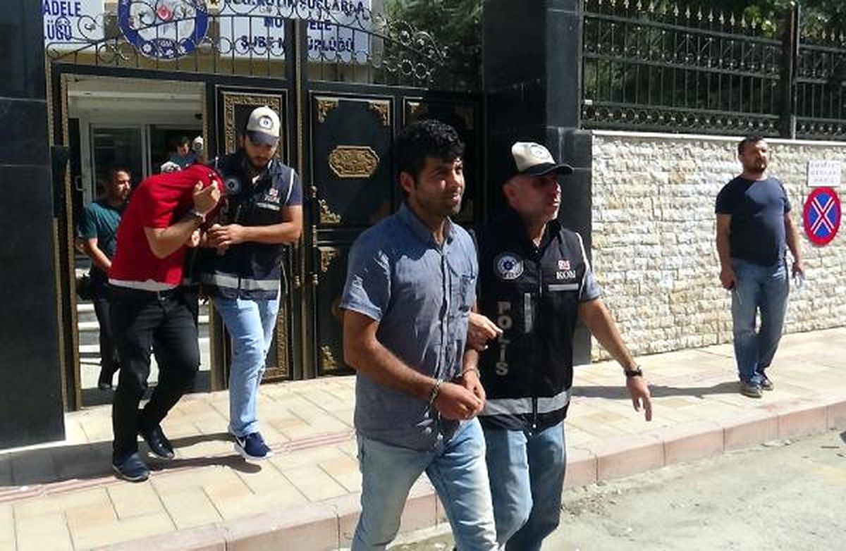 Hatay\'da Göçmen Kaçakçılığı Şebekesine Operasyon: 15 Gözaltı