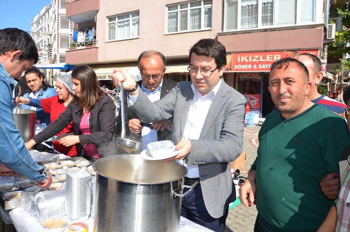 Hayrabolu\'da Aşure İkramı