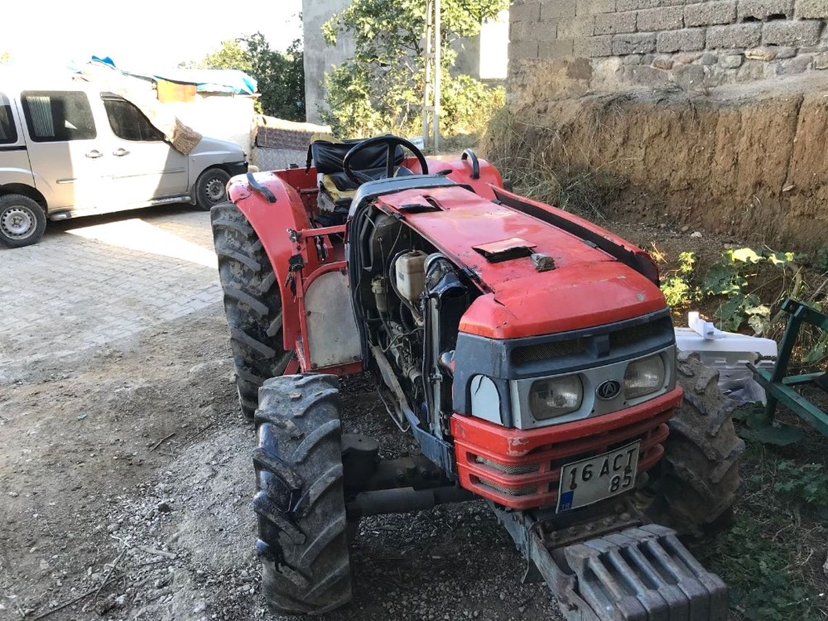 İlaçlama Yaparken Traktörün Altında Kaldı