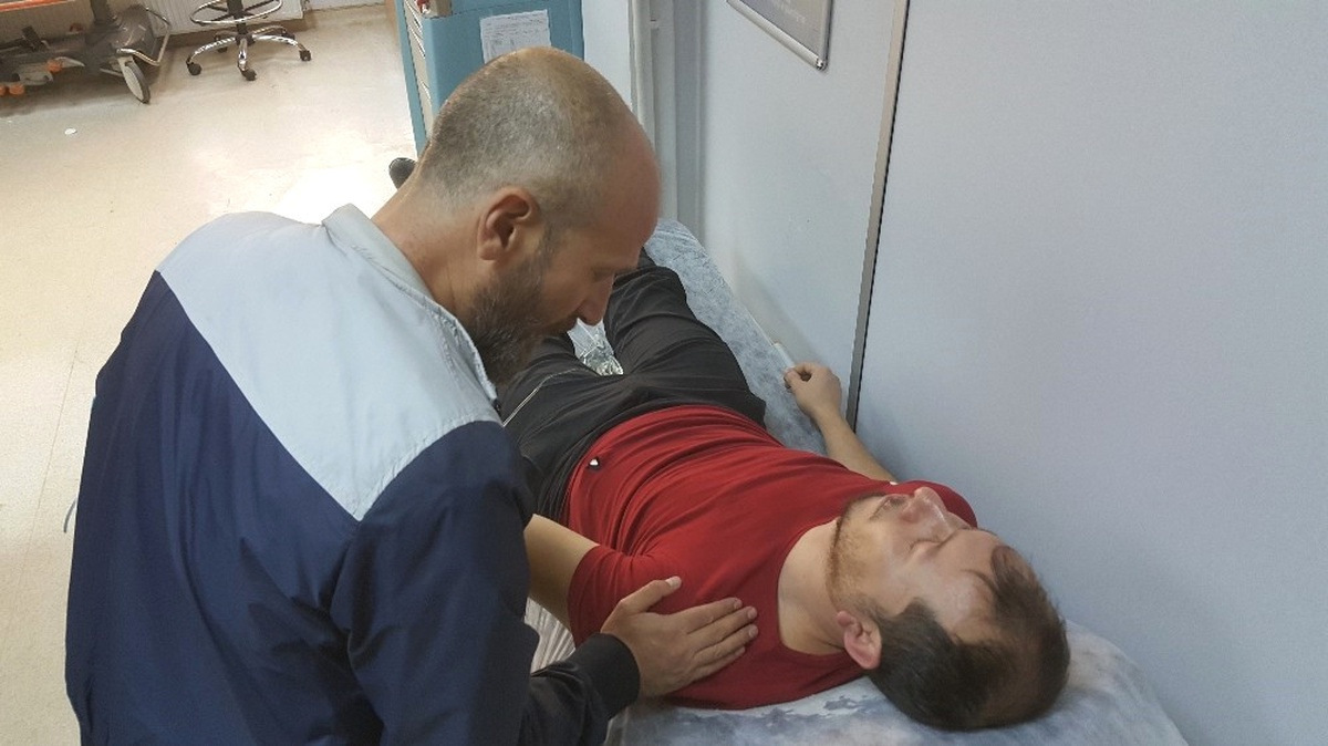 Kavgayı Ayırırken Bıçaklandı