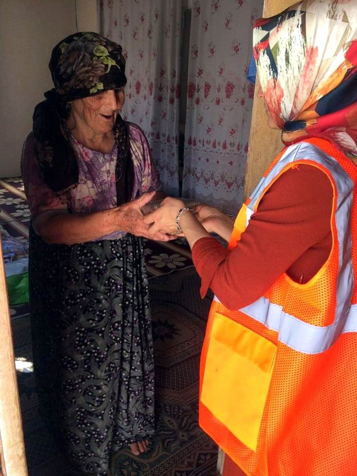 Kilis Belediyesi Tarafından Aşure Dağıtıldı
