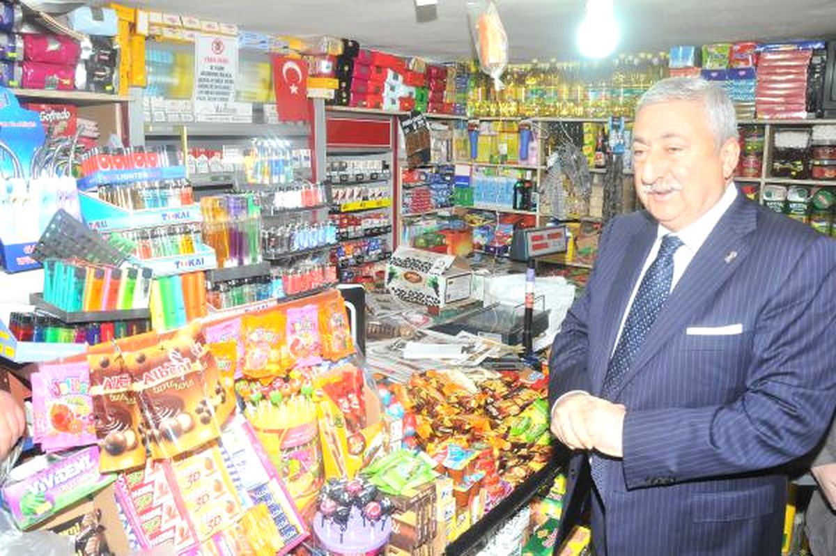 Küçük Esnaf Zincir Marketlerle Başa Çıkmakta Zorlanıyor"