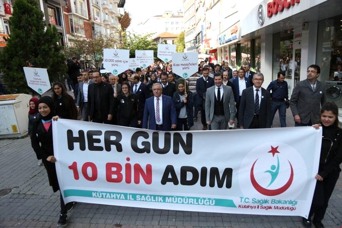 Kütahya\'da Sağlıklı Yaşam Yürüyüşü