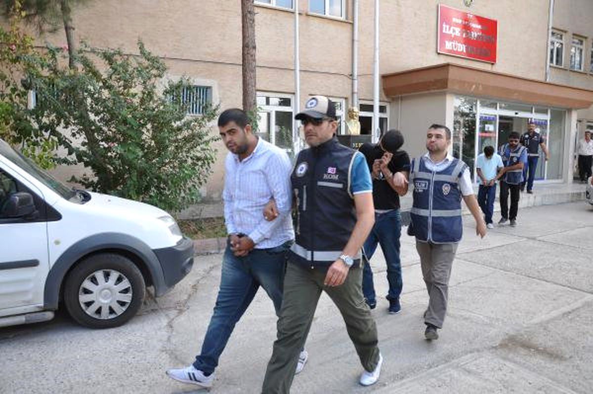 Nizip\'te, 7 Kilo Esrara 3 Gözaltı (2)