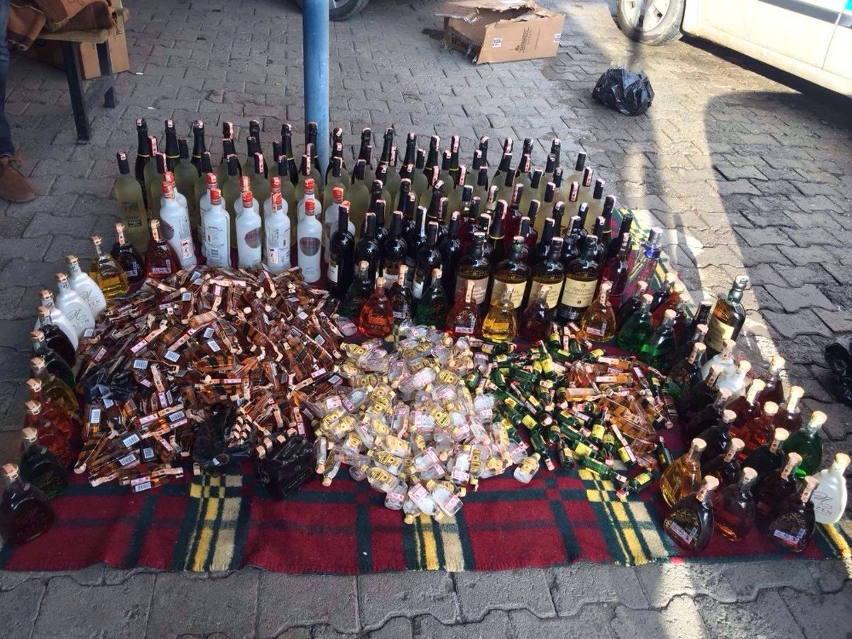 Oltu\'da 689 Adet Kaçak İçki Ele Geçirildi