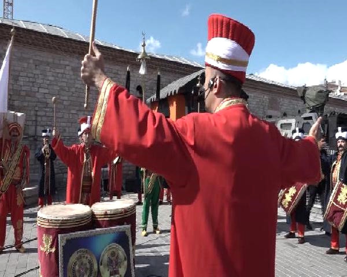 Polis Mehteran Takımı Taksim Meydanı\'nda Konser Verdi