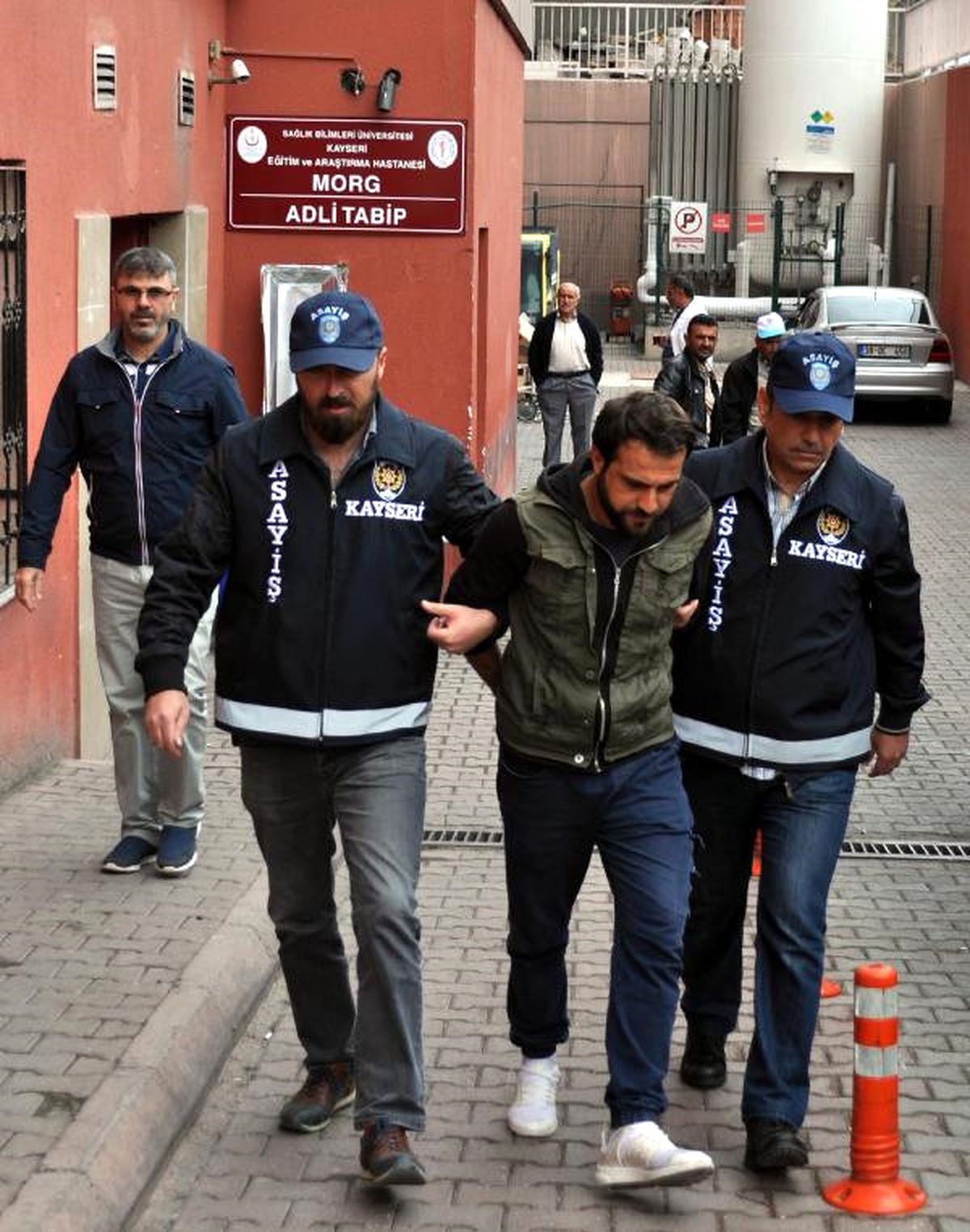 Polisim\' Dedi, 50 Bin Liralık Dolandırıcılık Yaptı Ama Polisten Kaçamadı