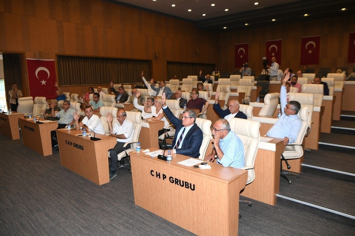 Şekeröz\'ün Meclis Üyeliği Oy Birliğiyle Düşürüldü