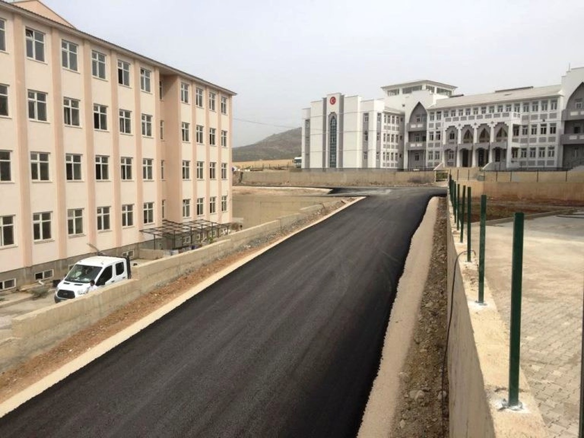 Şırnak Belediyesi, Okullar Bölgesini Asfaltladı
