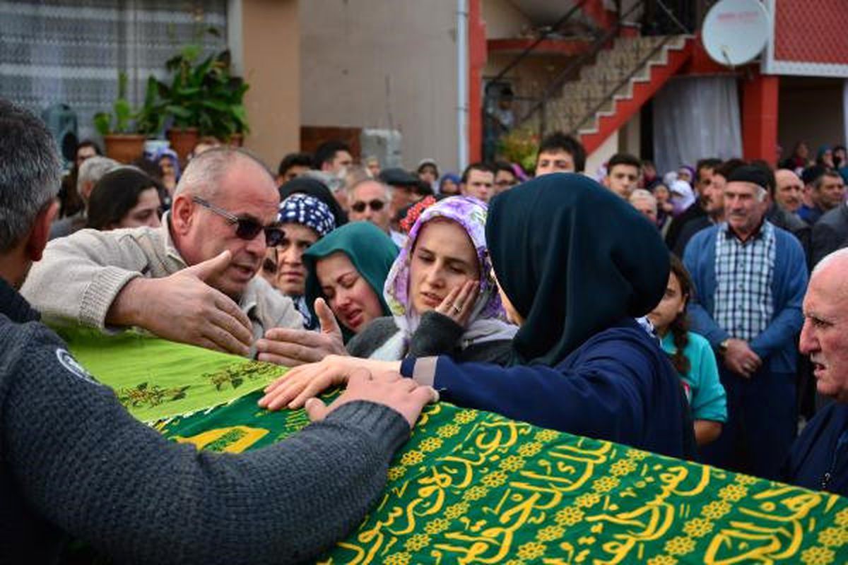 Sokak Ortasında Öldürülen 4 Çocuk Annesi Toprağa Verildi