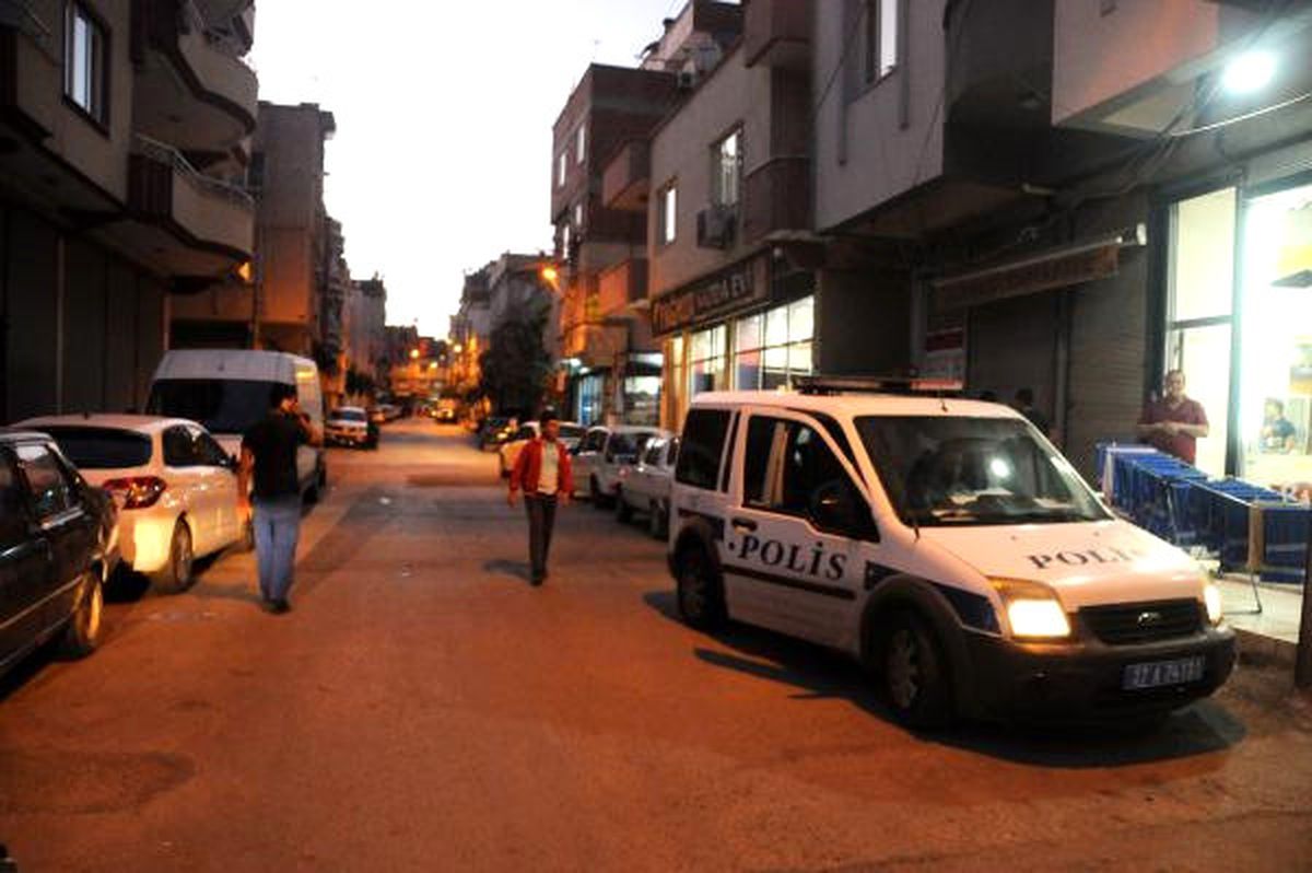 Sokakta Çocuğunun Gözü Önünde Eşini Bıçaklayan Koca Yakalandı