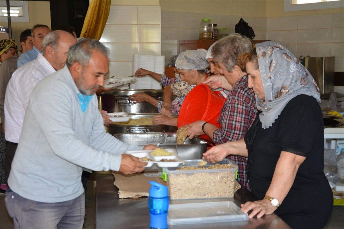 Söke Cemevi\'nde Aşure Dağıtıldı