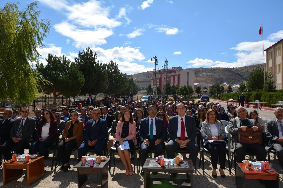 Suşehri Myo\'da Yeni Öğretim Yılı Törenle Başladı