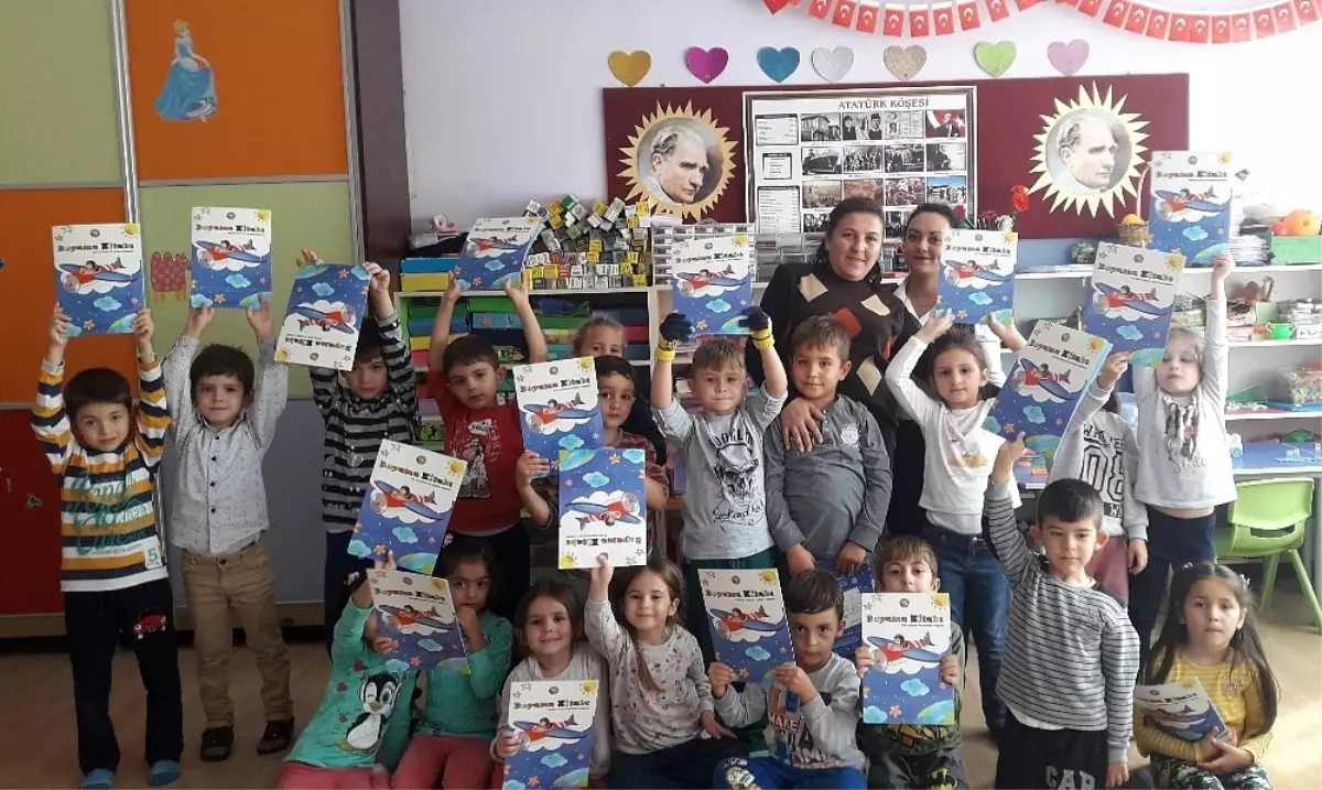 Thk, Okullara Defter ve Boyama Kitabı Dağıtıyor