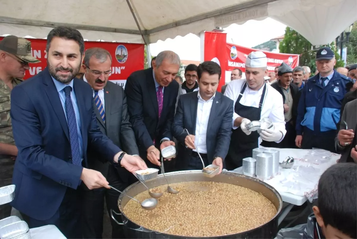 Tokat\'ta 10 Bin Kişilik Aşure Dağıtıldı