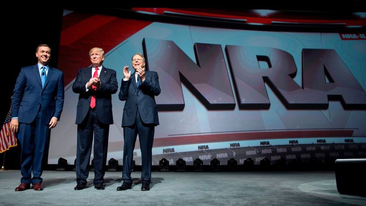 Trump\'ın Silah Kontrolü Hakkındaki Söylemleri Zamanla Nasıl Değişti?