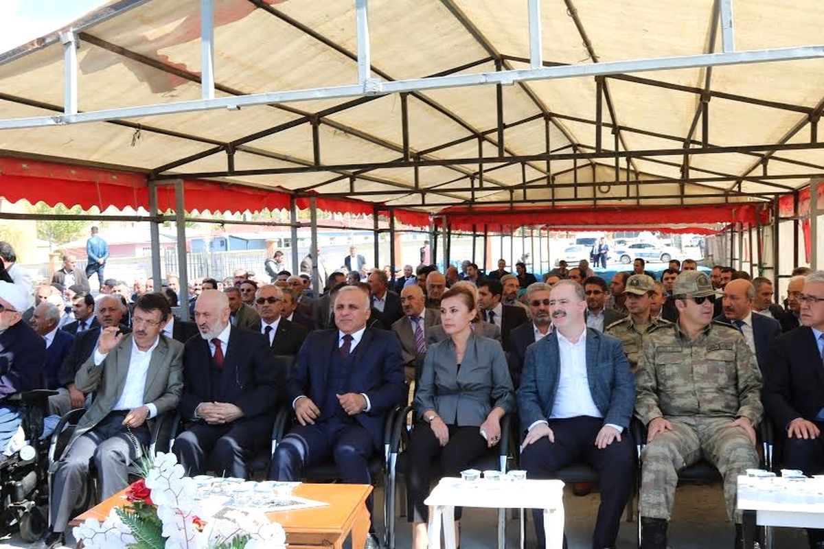 Van\'da 3 Bin 400 Kişilik Caminin Temeli Atıldı