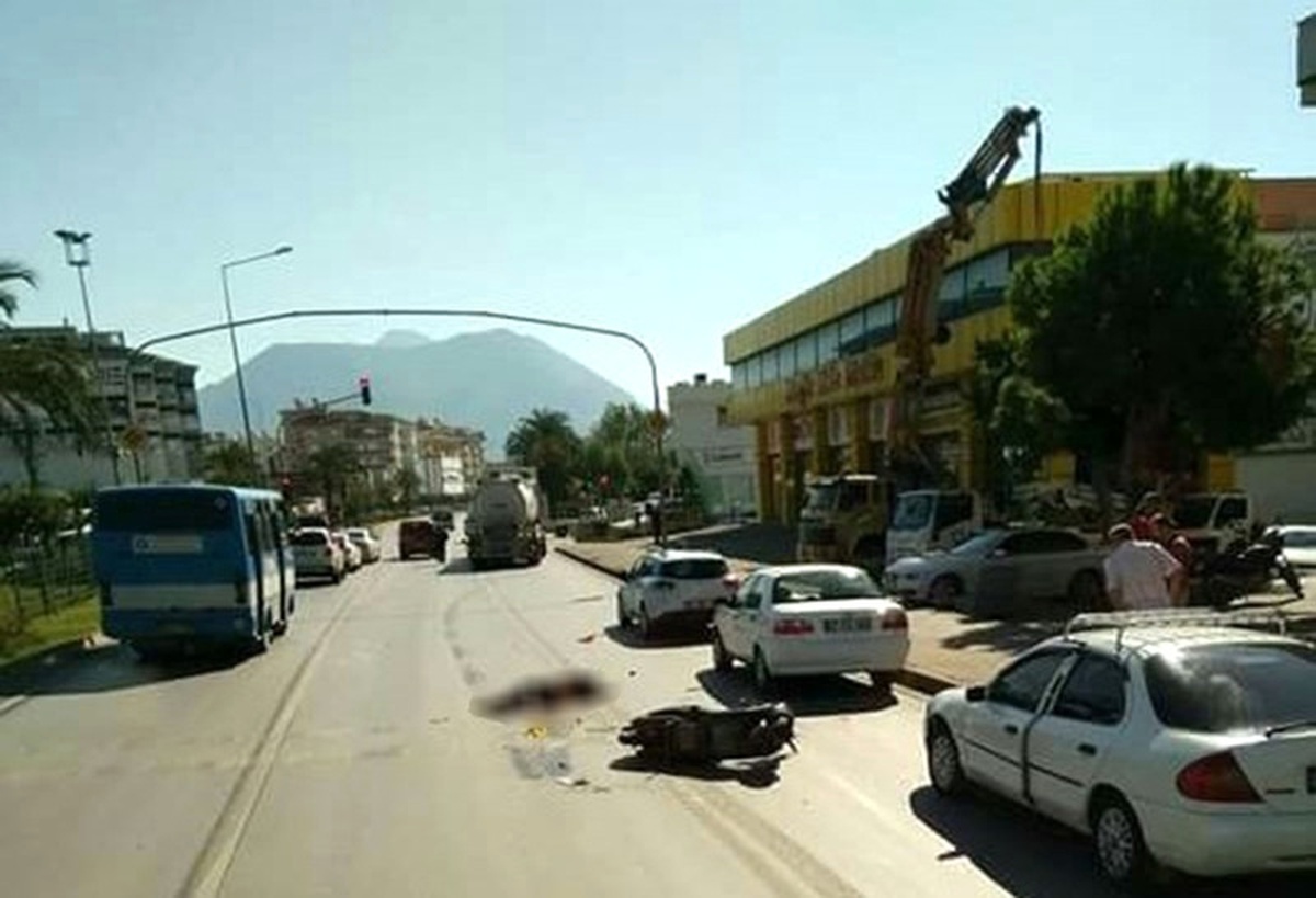 Yakıt Tankeri ile Elektrikli Motosiklet Çarpıştı: 1 Ölü