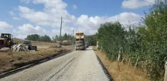 Yıldızeli'nde Köy Yollarında Asfaltlama Çalışmaları