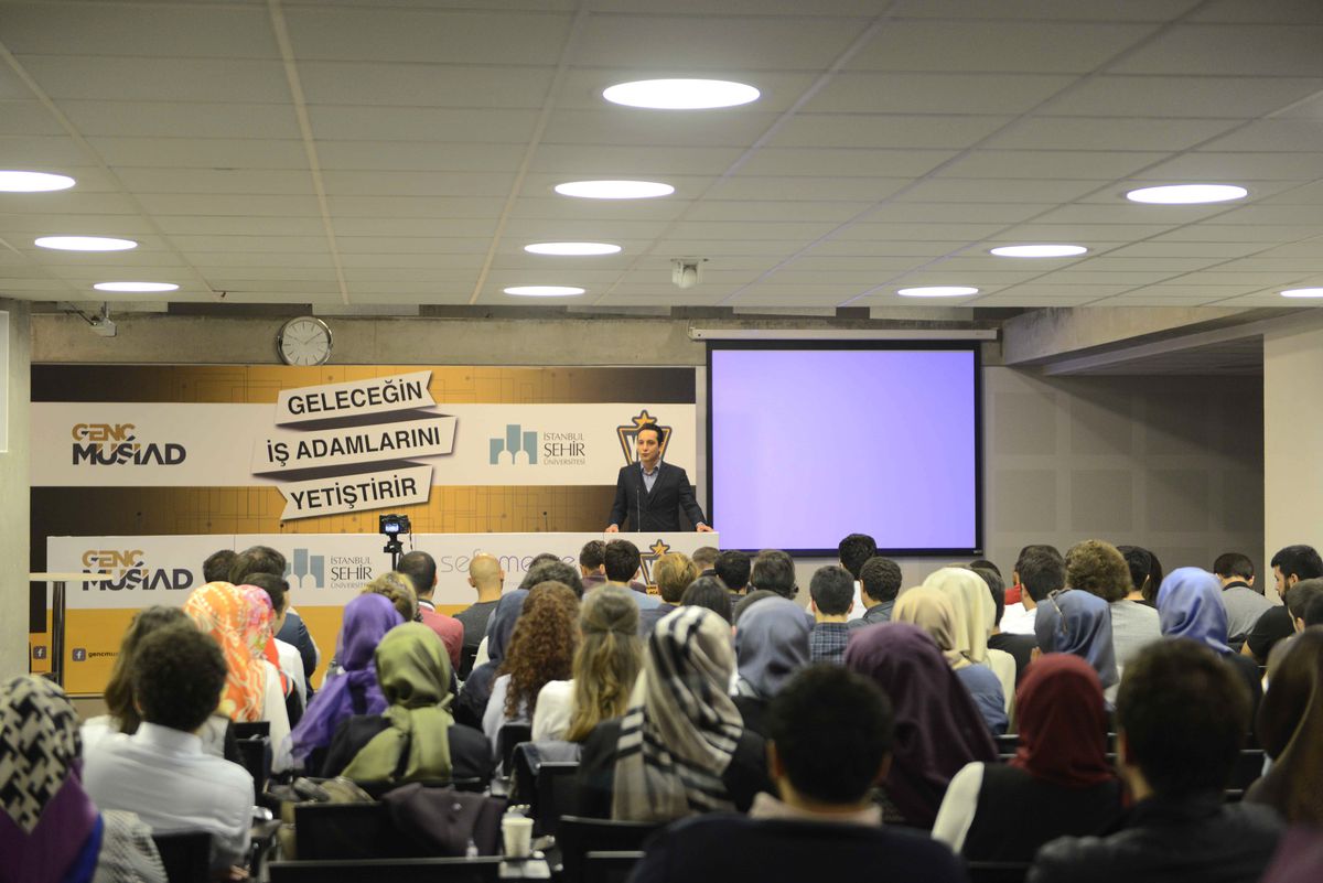 Young Business Academy Heyecanı Başlıyor!