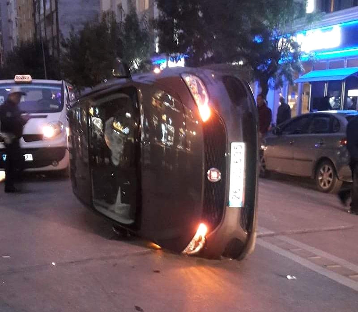 2 Kişinin Yaralandığı Kazada Otomobil Böyle Durabildi