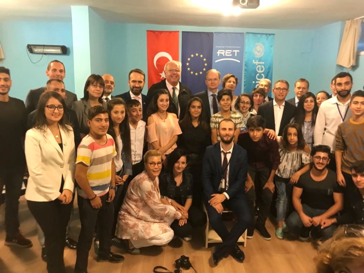 AB Heyeti Gençlik Merkezini Ziyaret Etti