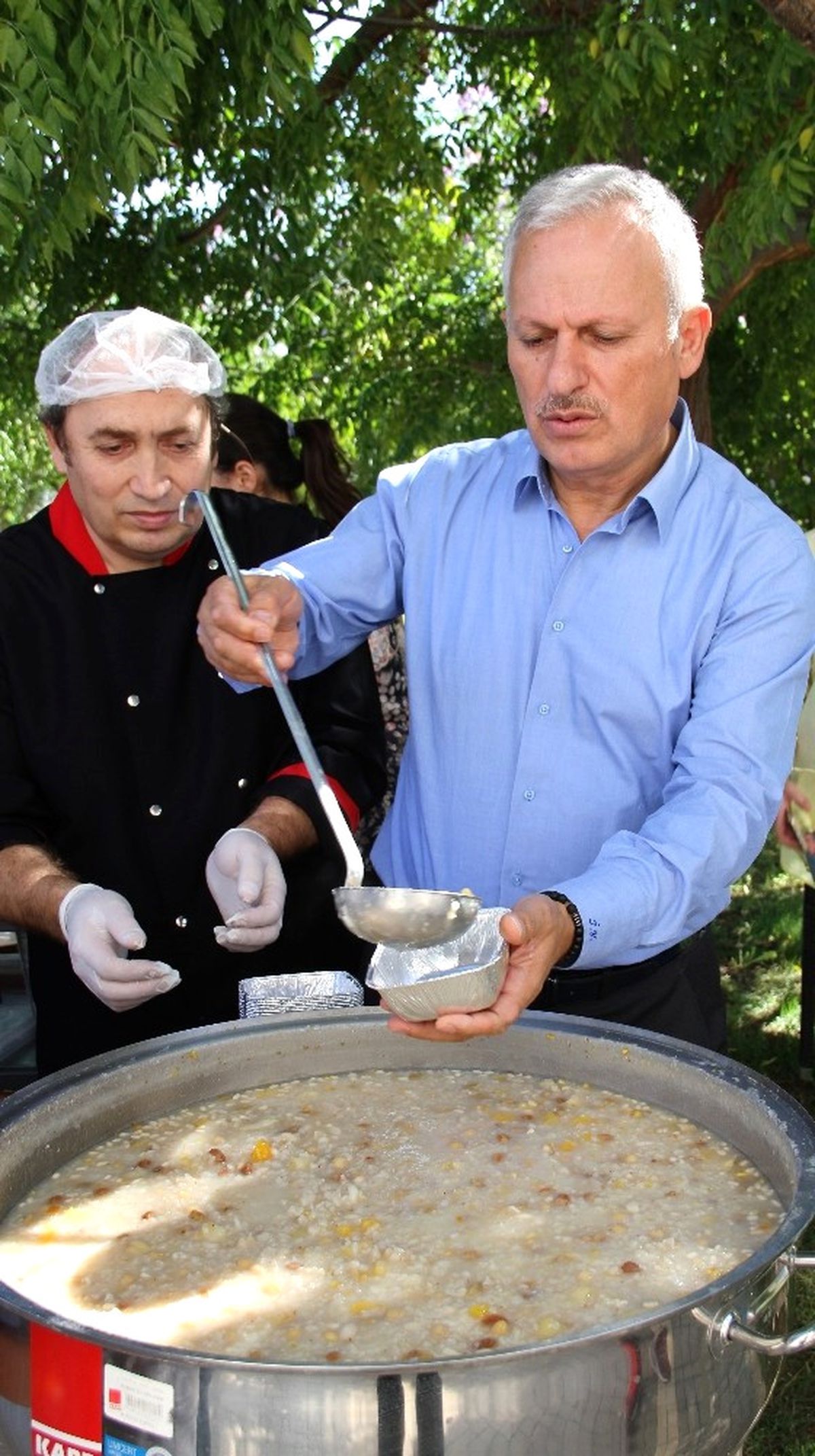 Abü\'de Aşure Dağıtımı Yapıldı