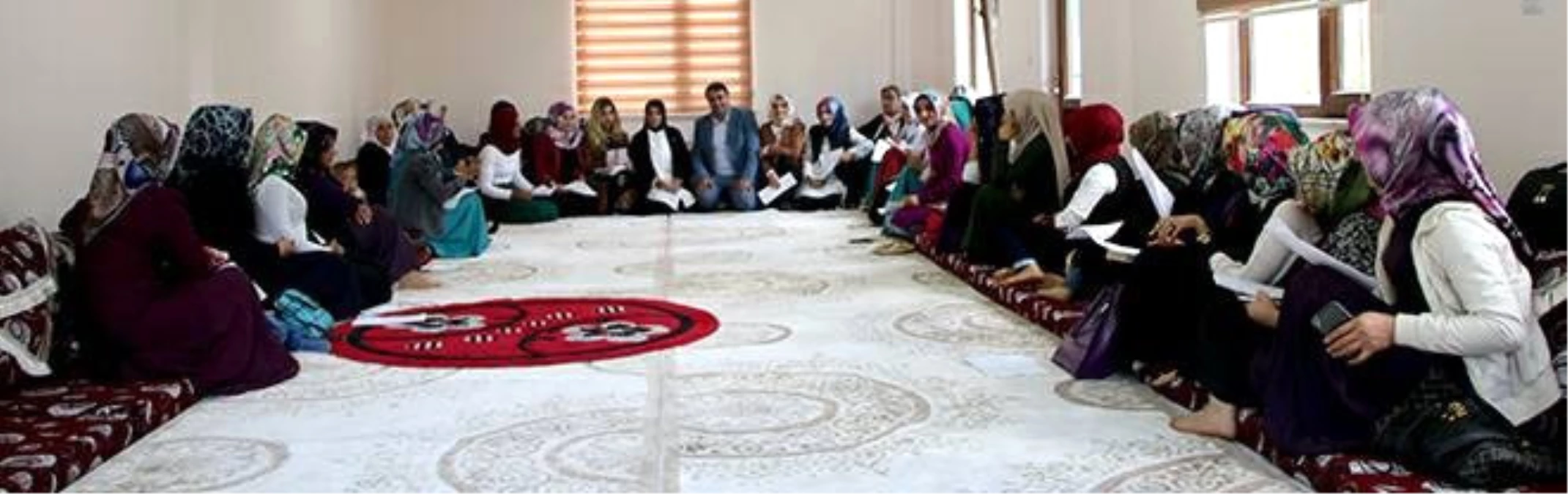AK Parti Bahçesaray Kadın Kolları Mülakatı Yapıldı