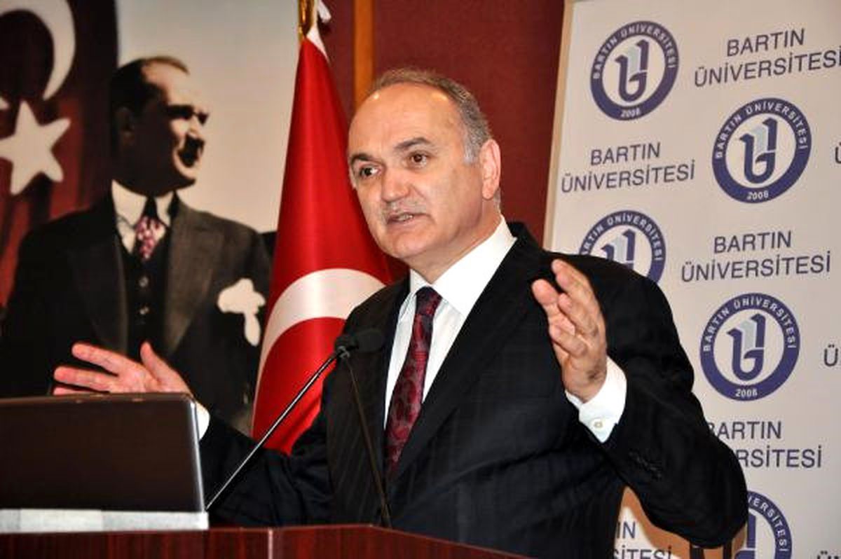 Bakan Özlü: Bilgi Üreten Üniversite İstiyoruz