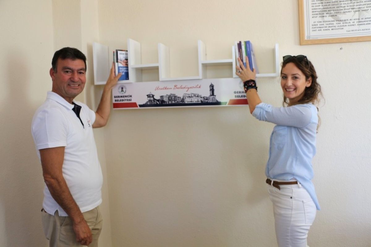 Başkan Akın\'dan Öğretmen Odalarına Kitaplık Projesi