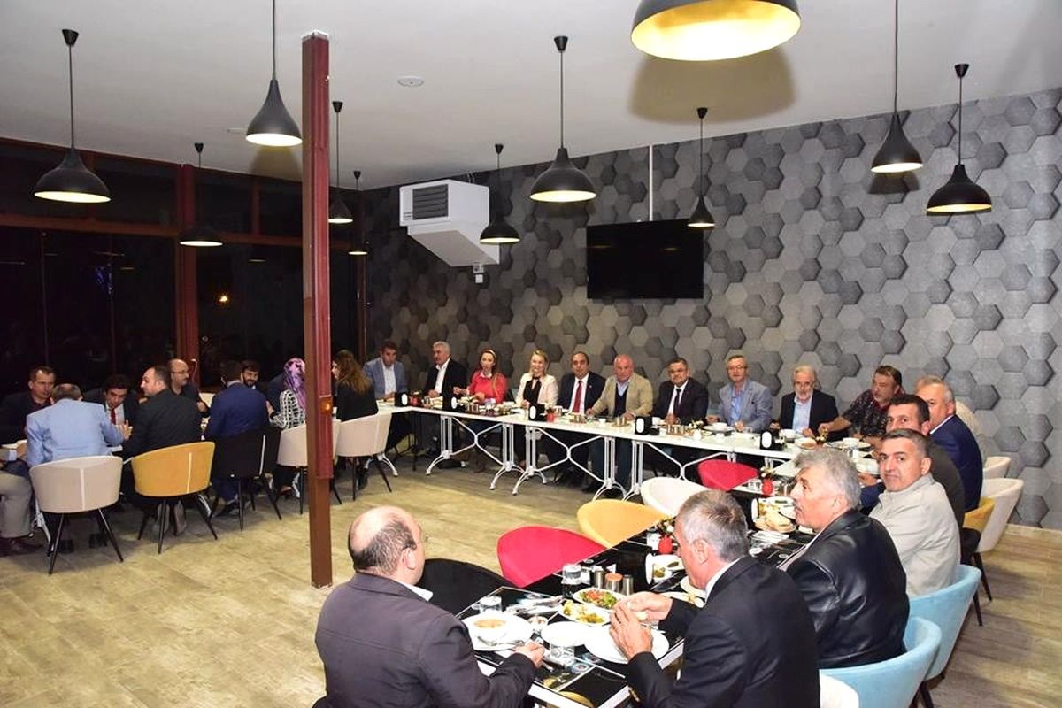 Belediye Meclis Üyeleri Yemekte Buluştu