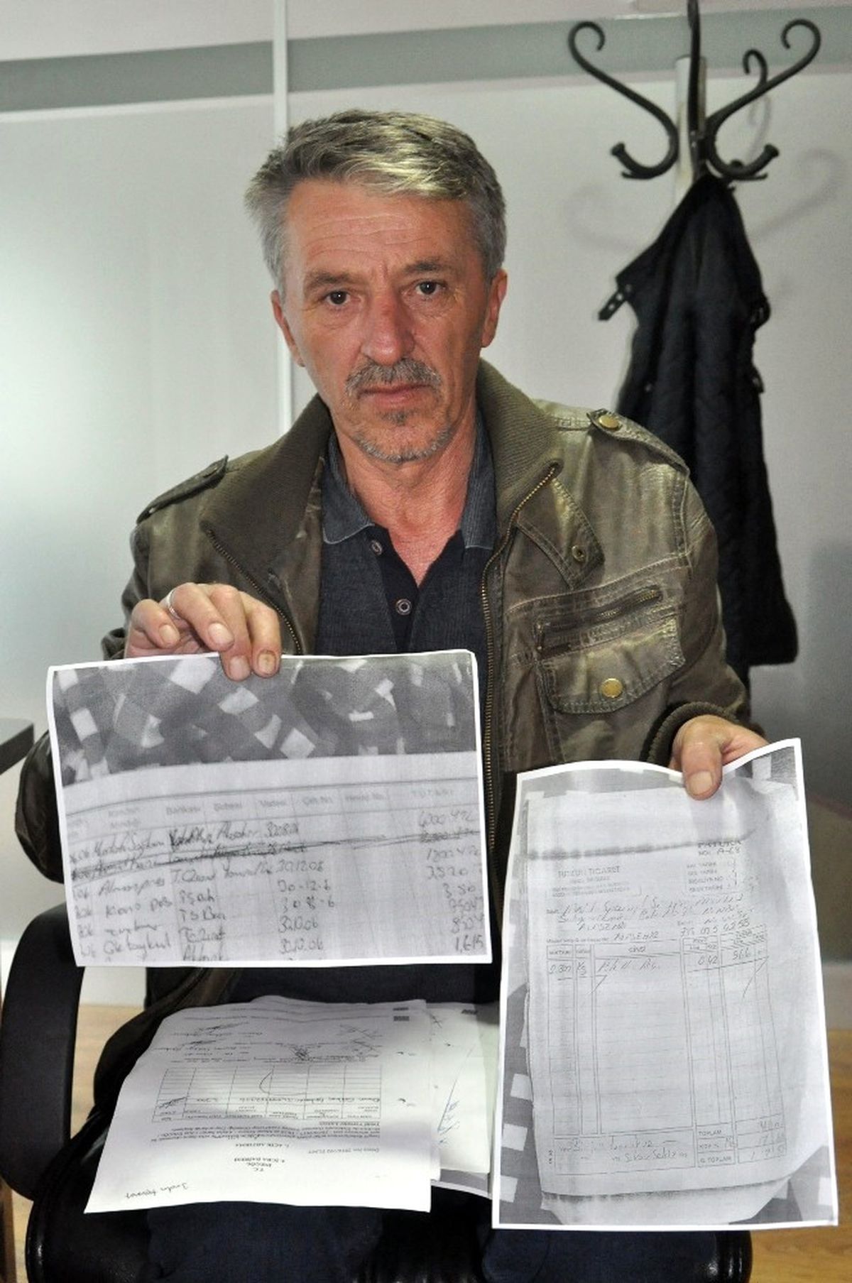Boş Senede İmza Attı, Hayatı Karardı