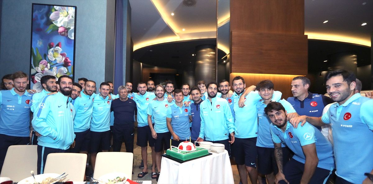 Caner Erkin\'e Doğum Günü Kutlaması