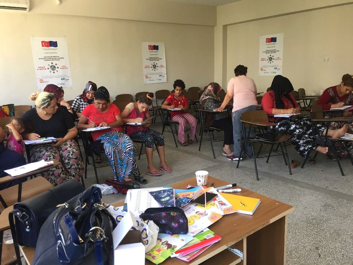 Ceyhan\'da Romanlar Bilinçleniyor