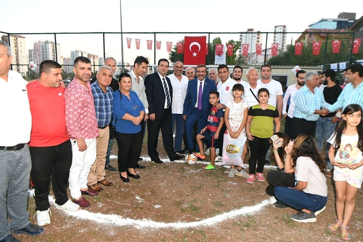Çukurova\'da Park ve Futbol Sahası Açılışı