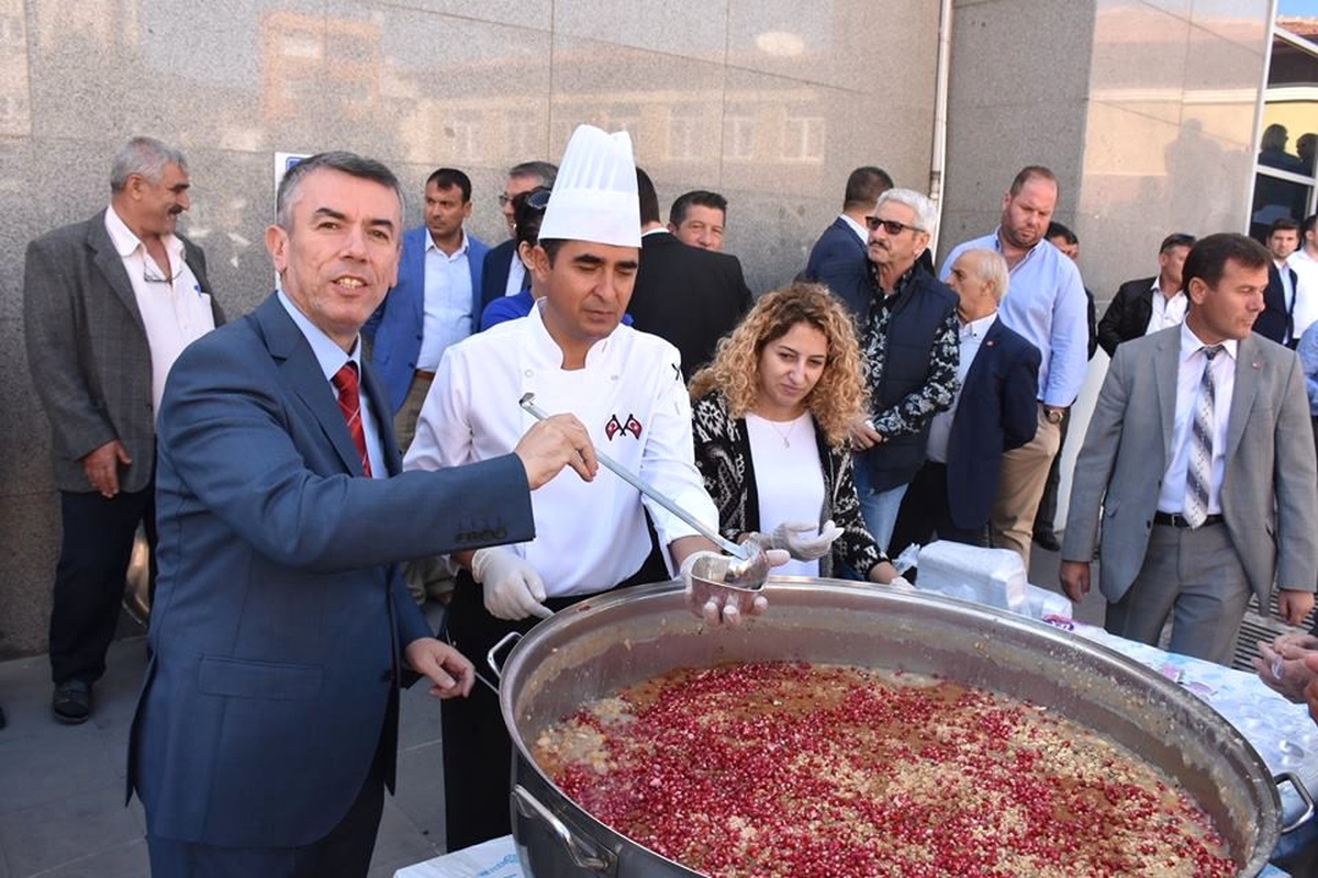 Edremit\'te Geleneksel Aşure Hayrı Yapıldı