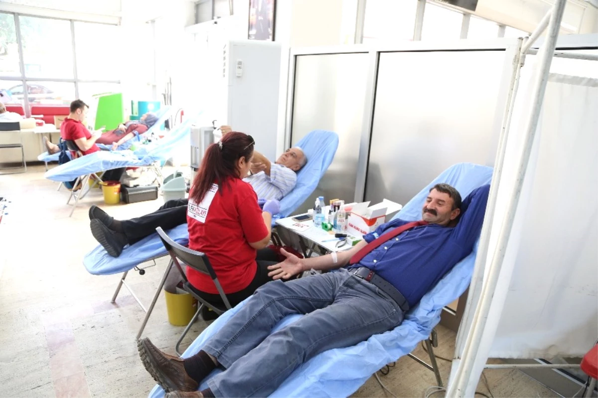 Efeler Belediyesi\'nden Kızılay\'a 30 Ünite Kan Bağışı