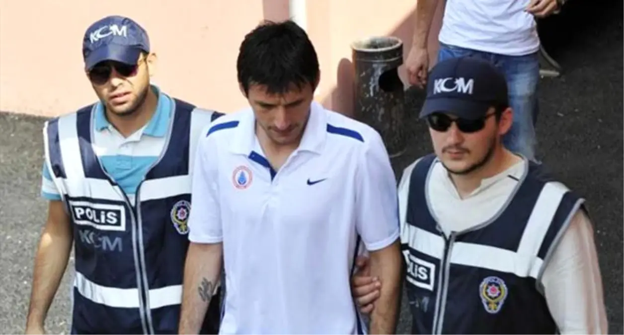 Şike Soruşturmasından Alınan Eski Milli Futbolcu İbrahim Akın, FETÖ\'yü İşaret Etti