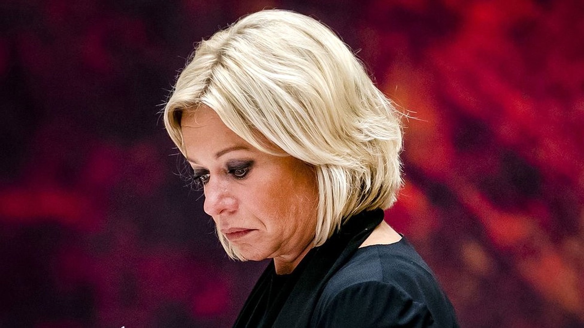Hollanda Savunma Bakanı Hennis, Kaza Sonucu Mali\'de İki Askerin Ölümü Üzerine İstifa Etti
