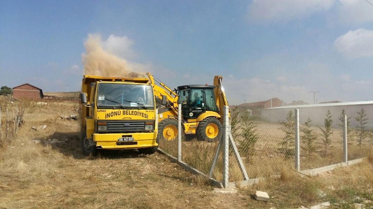 İnönü Fen İşleri Ekiplerinin Yol ve Çevre Düzenleme Çalışmaları