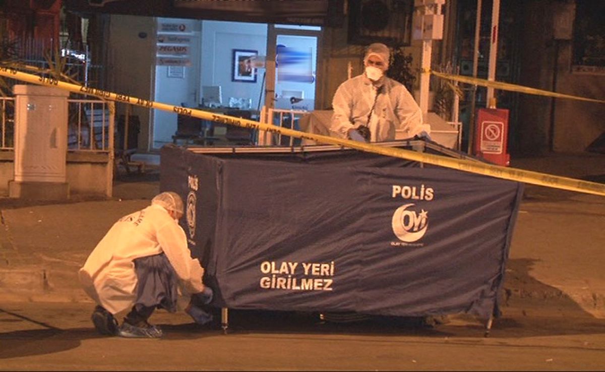 İzmir\'de Bıçaklı Kavga: 1 Ölü, 1 Ağır Yaralı
