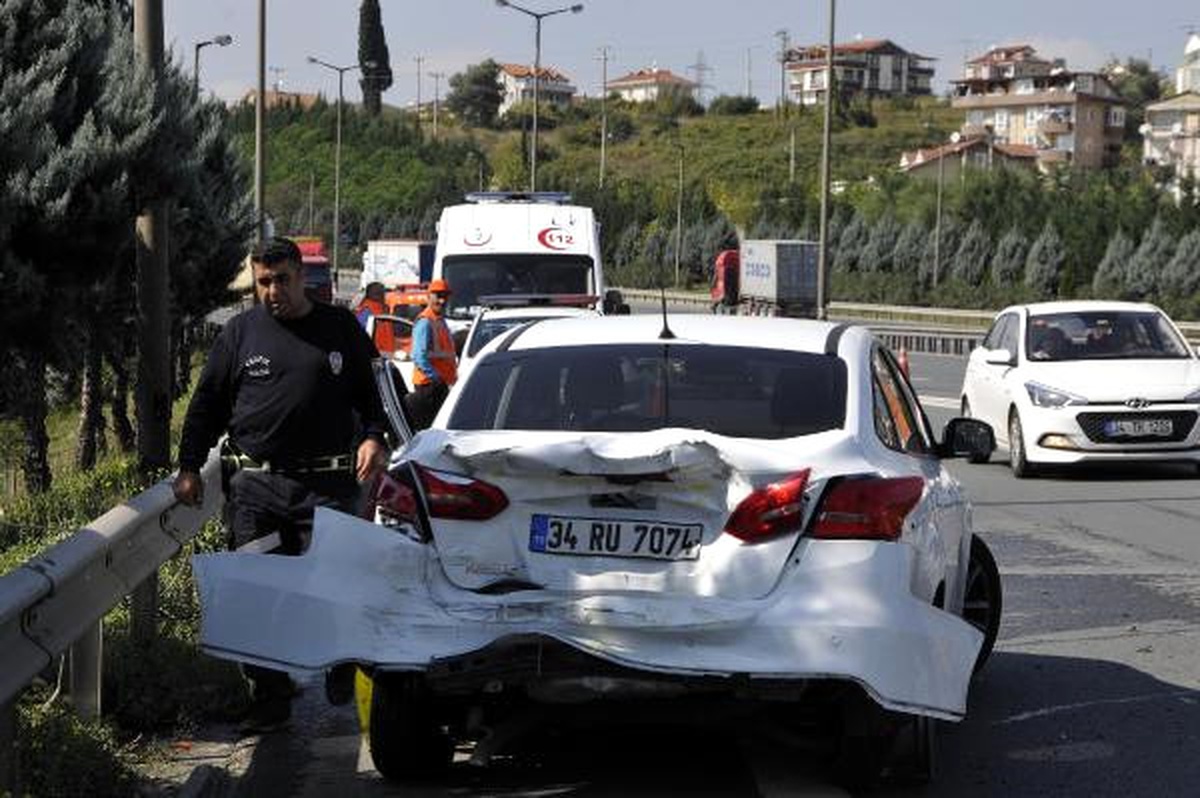 Kamyonun Çarptığı Otomobilin Sürücüsü Yaralandı