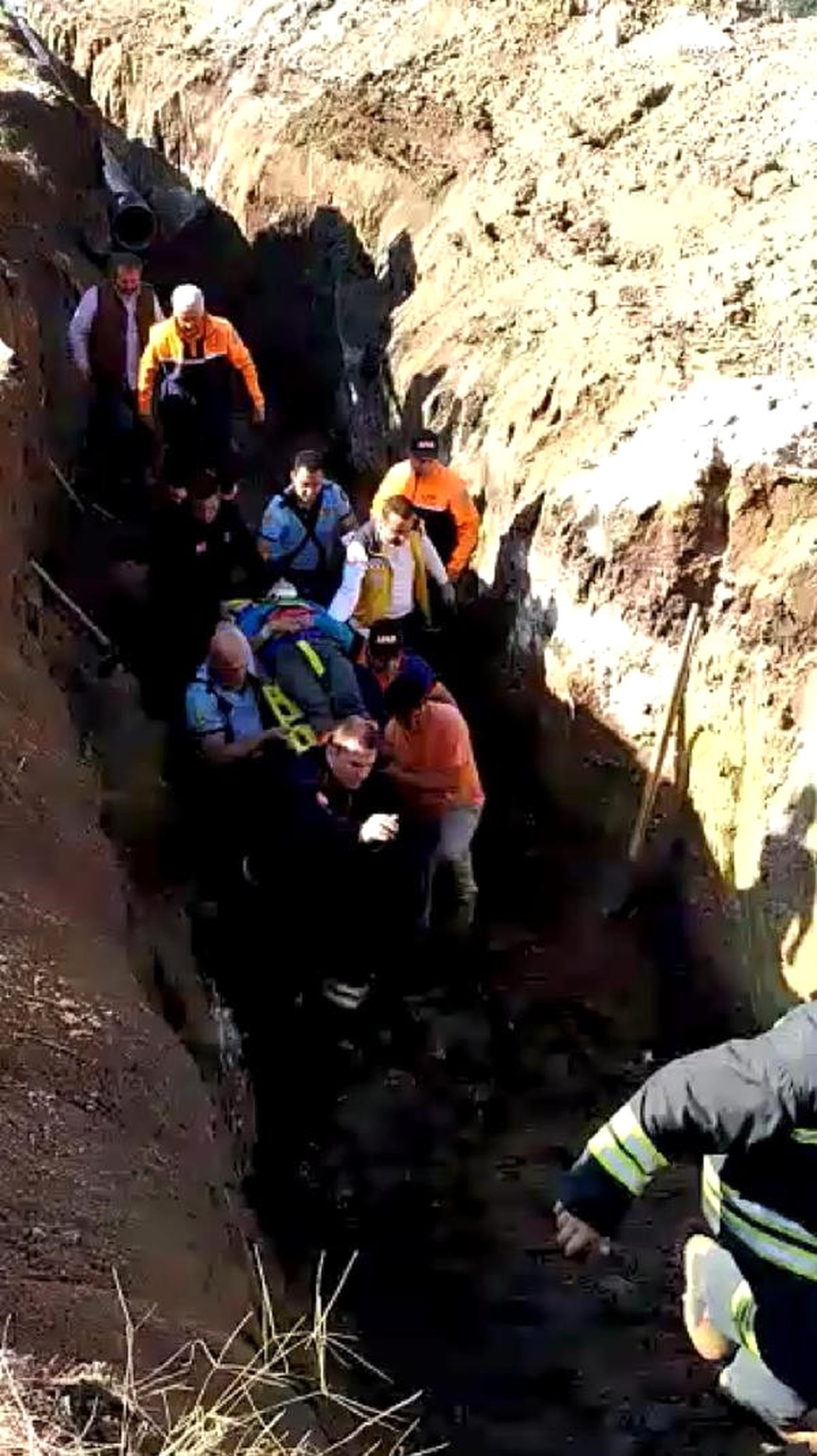 Kanal Kazısında Toprak Altında Kalan 2 İşçi Yaralandı