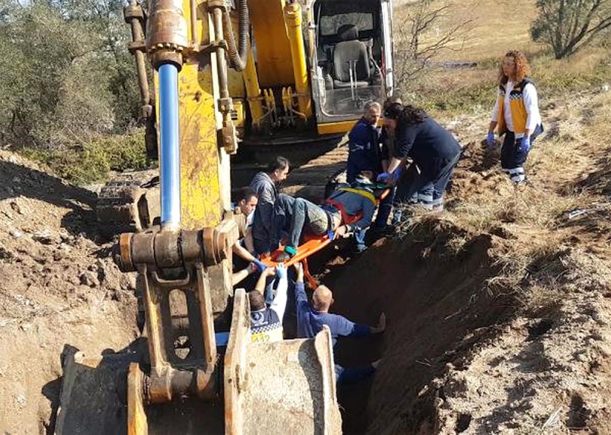 Kanal Kazısında Toprak Altında Kalan 2 İşçi Yaralandı (2)