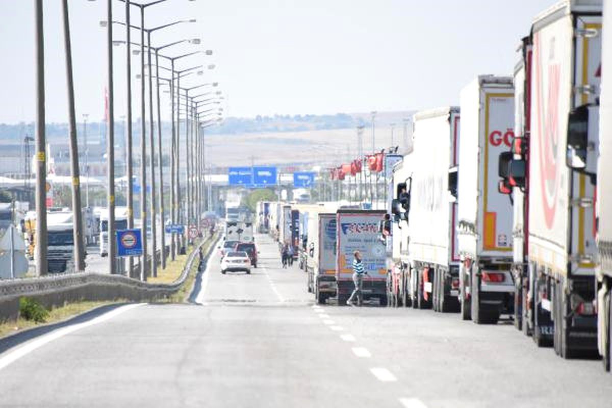 Kapıkule\'de 5 Kilometre Tır Kuyruğu