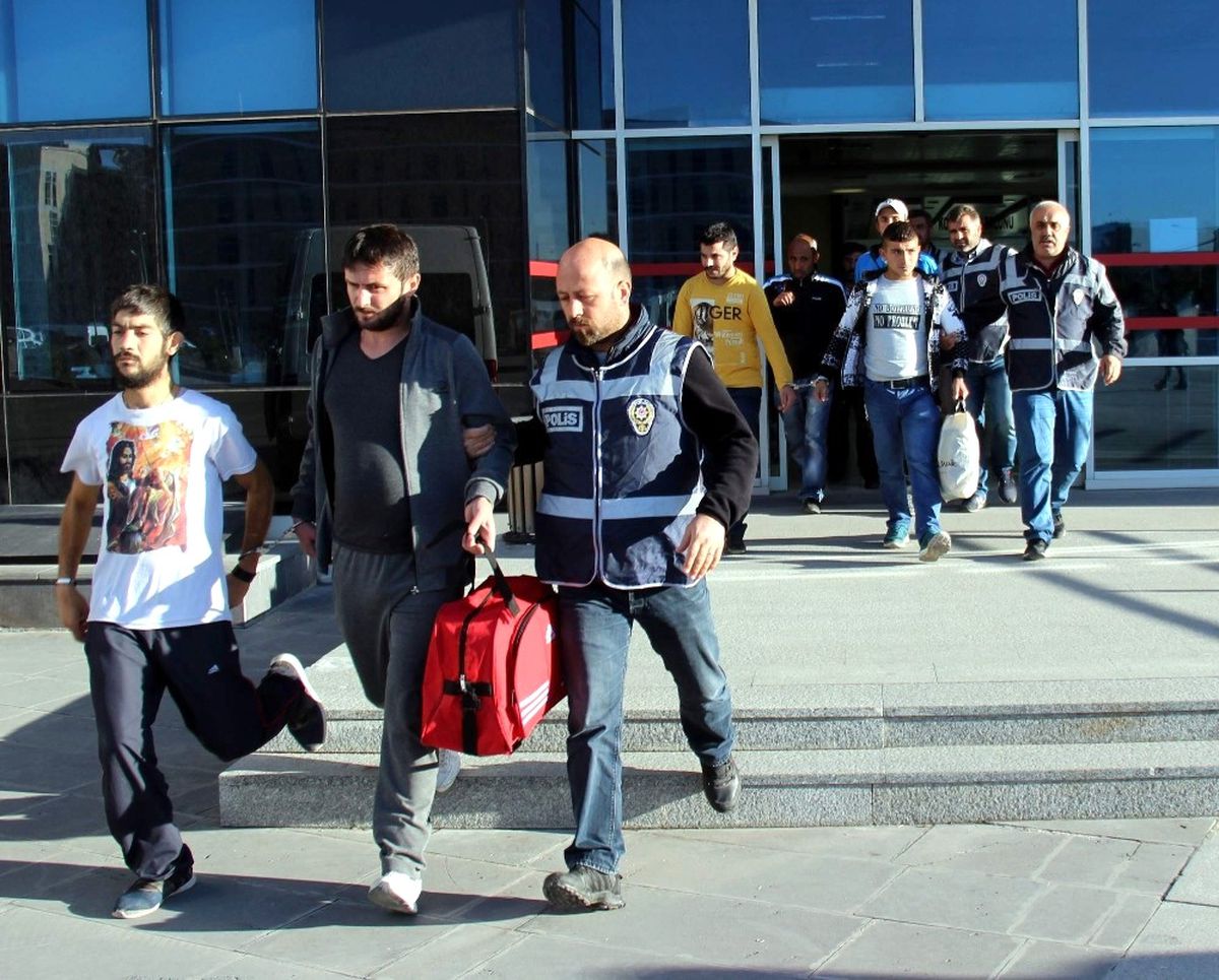 Kayseri\'de Aranan Şahıslara Operasyon: 20 Gözaltı