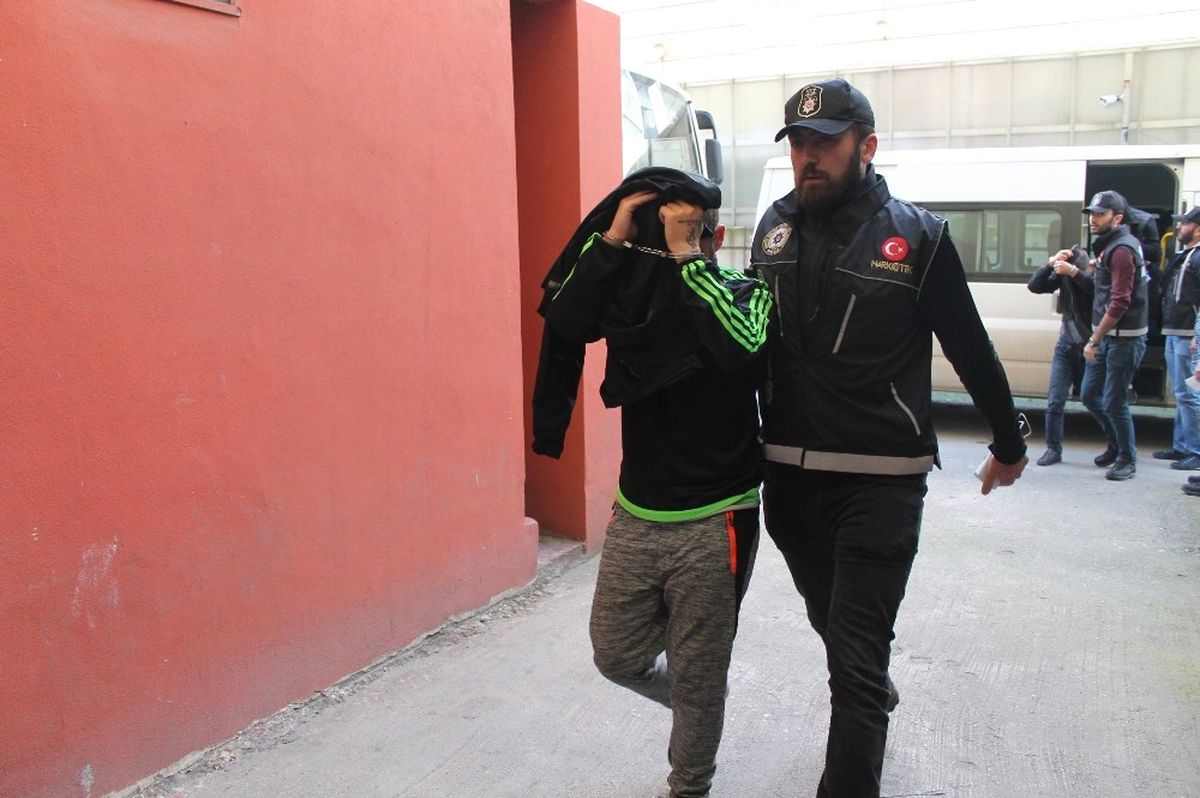 Kocaeli\'de Uyuşturucu Satıcılarına Darbe: 14 Gözaltı